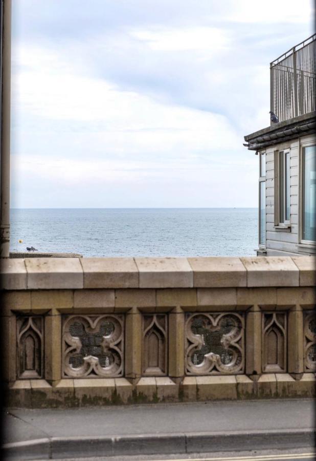 Ammonite Luxury Beachfront Apartment Lyme Regis Exterior photo